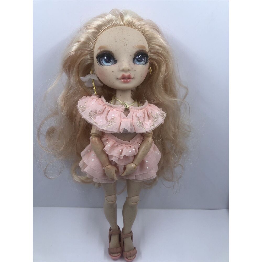 Rainbow High Victoria Whitman Doll Pastel Pink Rose Gold Blonde Freckles. Read